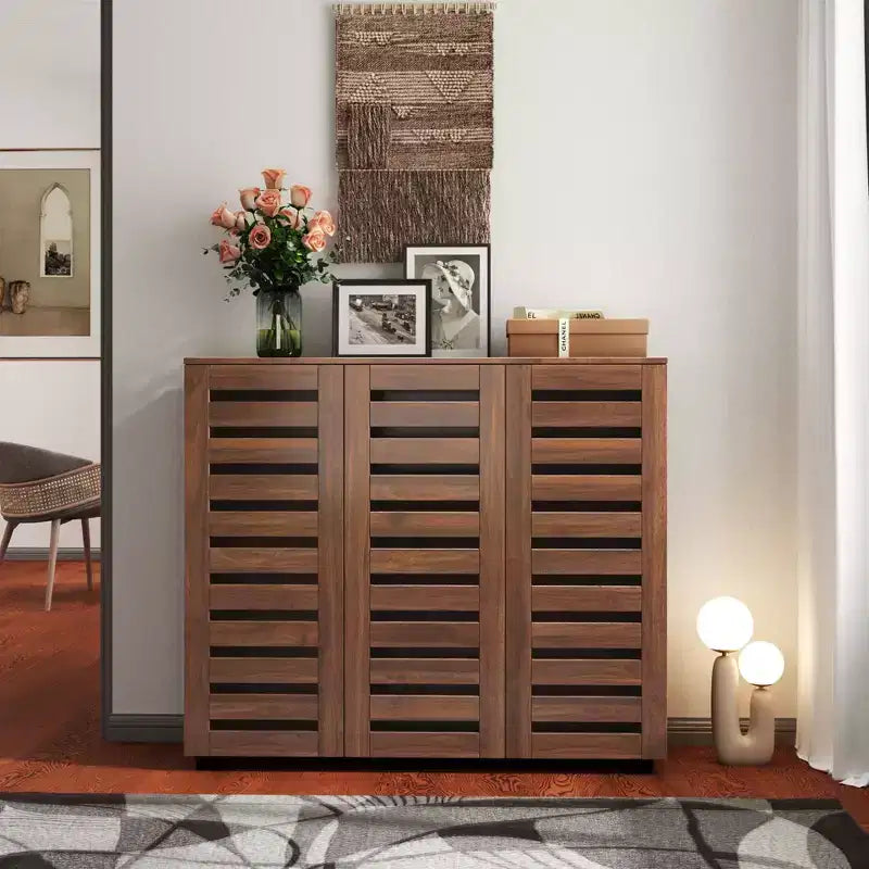 Meuble à chaussures 5 niveaux avec trois portes et étagères réglables pour entrée, salon et couloir