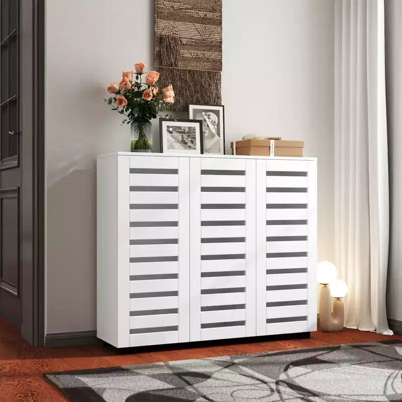 Meuble à chaussures 5 niveaux avec trois portes et étagères réglables pour entrée, salon et couloir