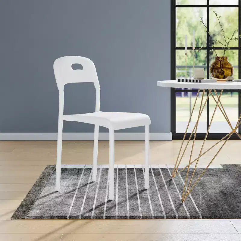 Chaises de salle à manger empilables en plastique avec pieds en métal pour salle de conférence, bureau, table de salle à manger, montage facile, résistant aux taches, utilisation intérieure et extérieure