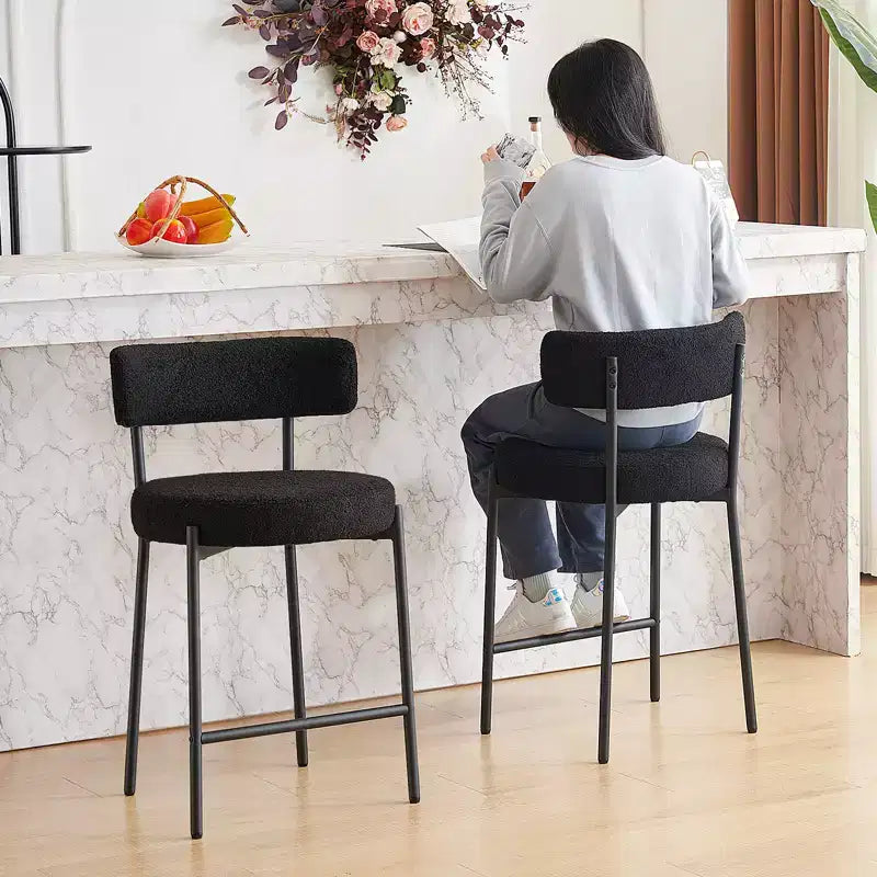 Lot de 2 tabourets de bar en tissu bouclé, hauteur comptoir 61 cm, dossier mi-haut, pieds en métal, pour îlot de cuisine et salle à manger