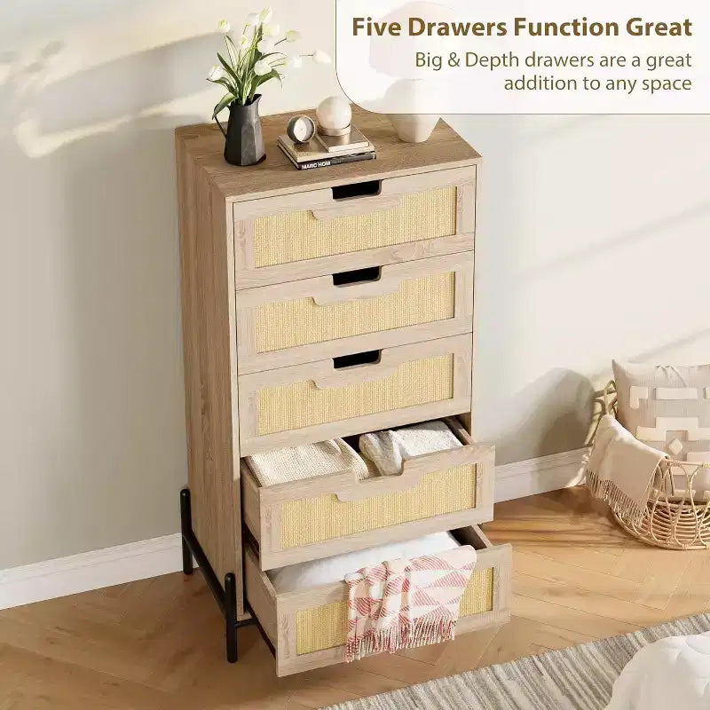 Commode à 5 tiroirs en rotin naturel avec pieds en métal, armoire de rangement moderne style ferme