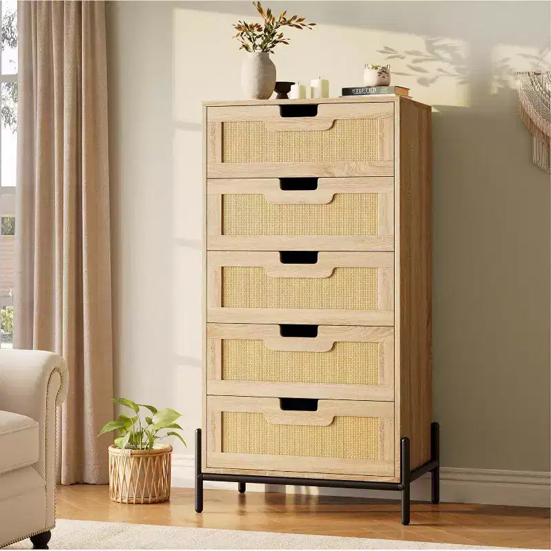 Commode à 5 tiroirs en rotin naturel avec pieds en métal, armoire de rangement moderne style ferme
